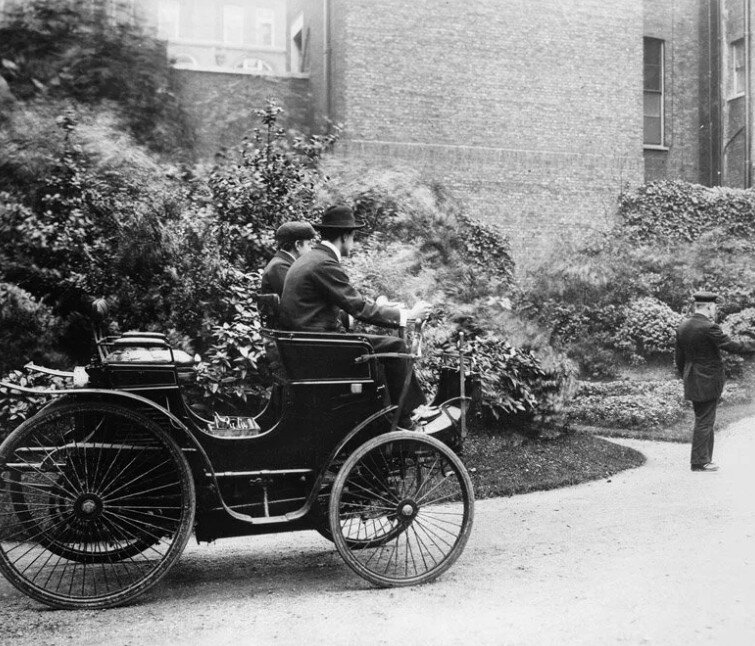 Первый автомобиль правила. Peugeot Type 2 1890. Экипаж Англия 19 век. Первая машина.