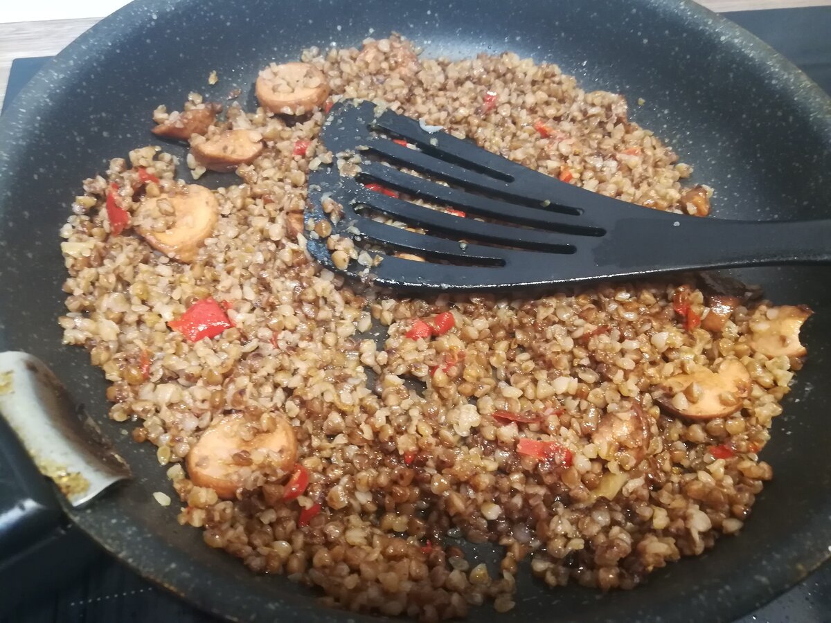 Поджариваем гречку с подливой