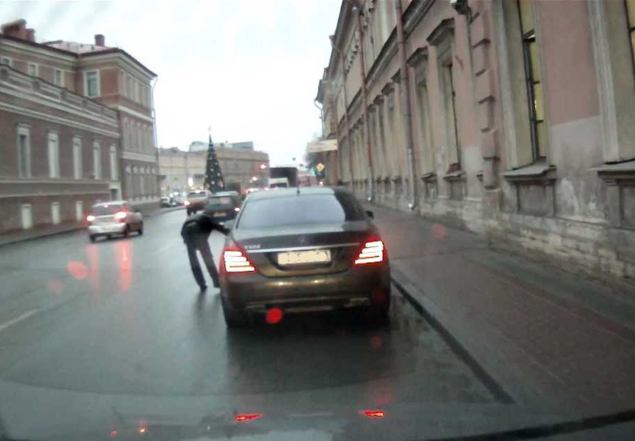 Подстава автомобилистов на дороге