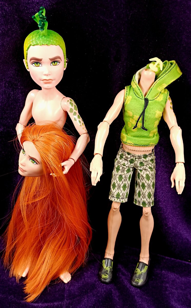 Голову пришлось пересадить на другого Дьюса, потому что его родное тело кто-то искусал зубами и поотрывал бедняге пальцы