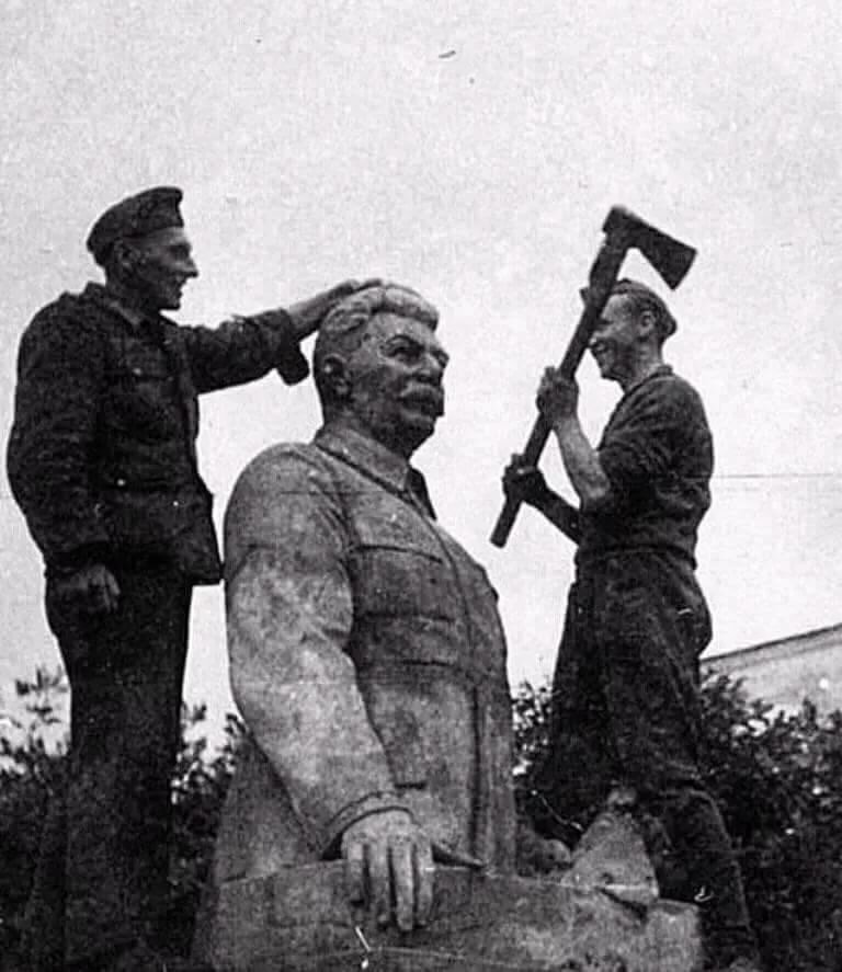 Прикольные памятники Ленину
