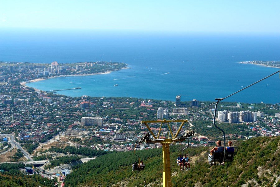 Вид на Геленджикскую бухту с канатной дороги "Олимп"