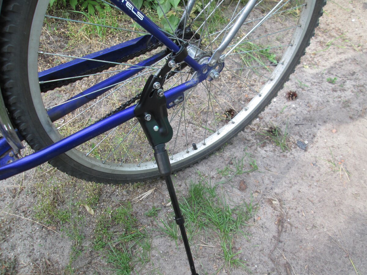 фото из личного архива. Фотографировал новую подножку. Но обратите внимание что обод одинарный и покрышки не стоковые для дорожного велосипеда а kenda k849.