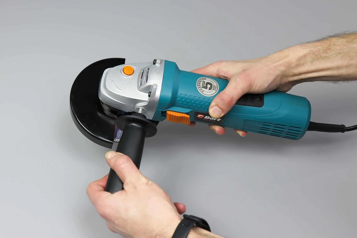 Выключатель на болгарку bort bws-1700. Bort bws 1700 s. Болгарка bort bws 1700. Bort bws-1700-s 93410228. Шлифмашина bort bws-1700-s.