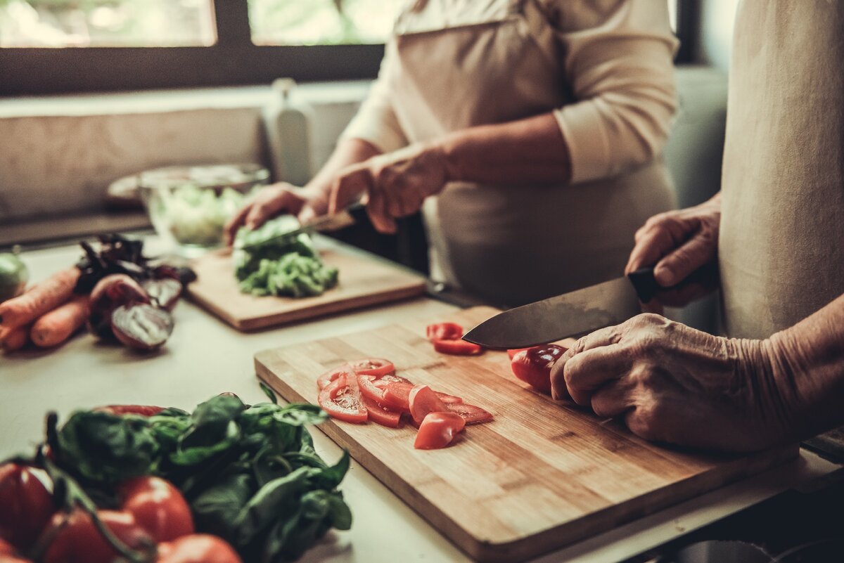 https://stock.adobe.com/ru/images/old-couple-in-kitchen/158659983?asset_id=158659983