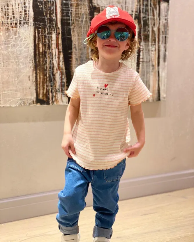 Малышка Есения в обновках. Фото: instagram.com/arshavina_alisia__mb