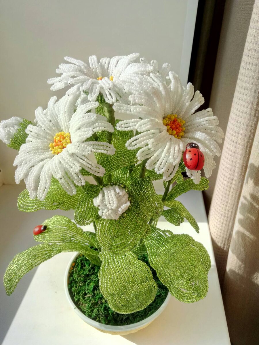 Цветы из бисера - фото красивых букетов