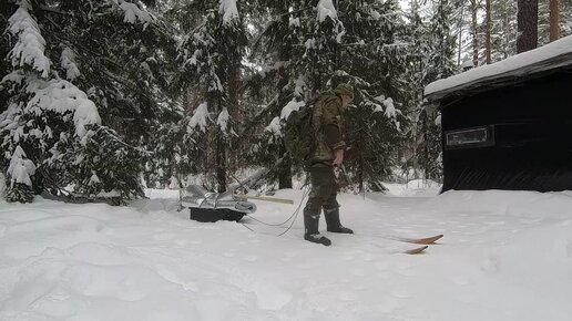 Борюсь с снегом в лесу - Чищу, разгребаюсь свой лесной дом