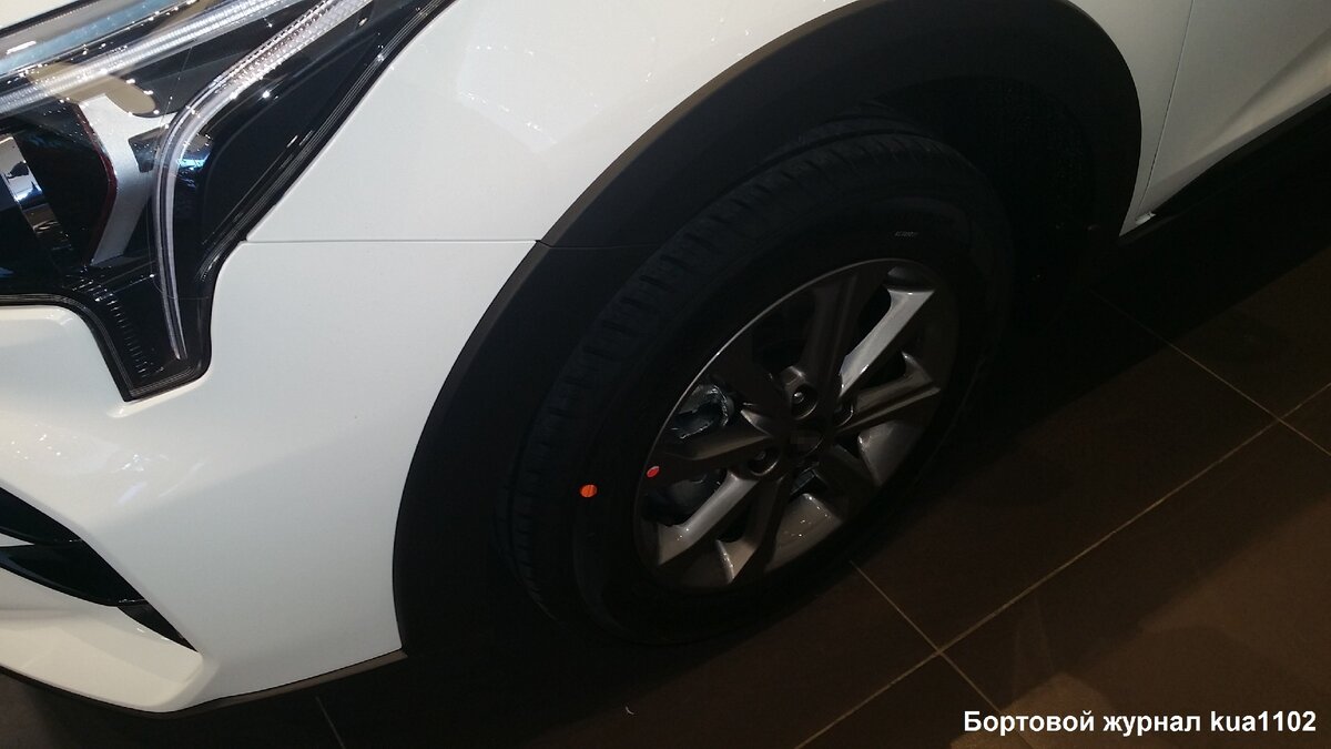 От простого KIA Rio в кузове седан Rio X отличает пластиковый обвес кузова. Автор фотографии kua1102