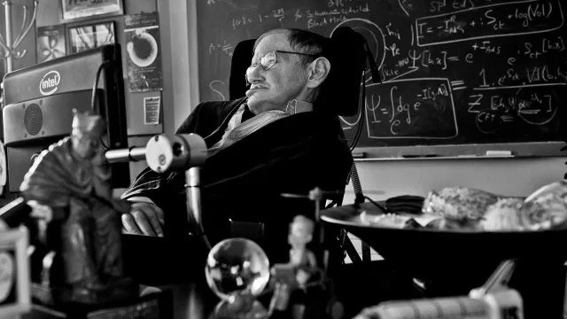 Стивен Уильям Хокинг – британский физик-теоретик, космолог, писатель, директор по научной работе Центра теоретической космологии Кембриджского института.