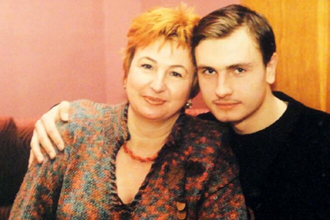 Красавица юмористка Галина Коньшина замужем за музыкантом, который младше на 17 