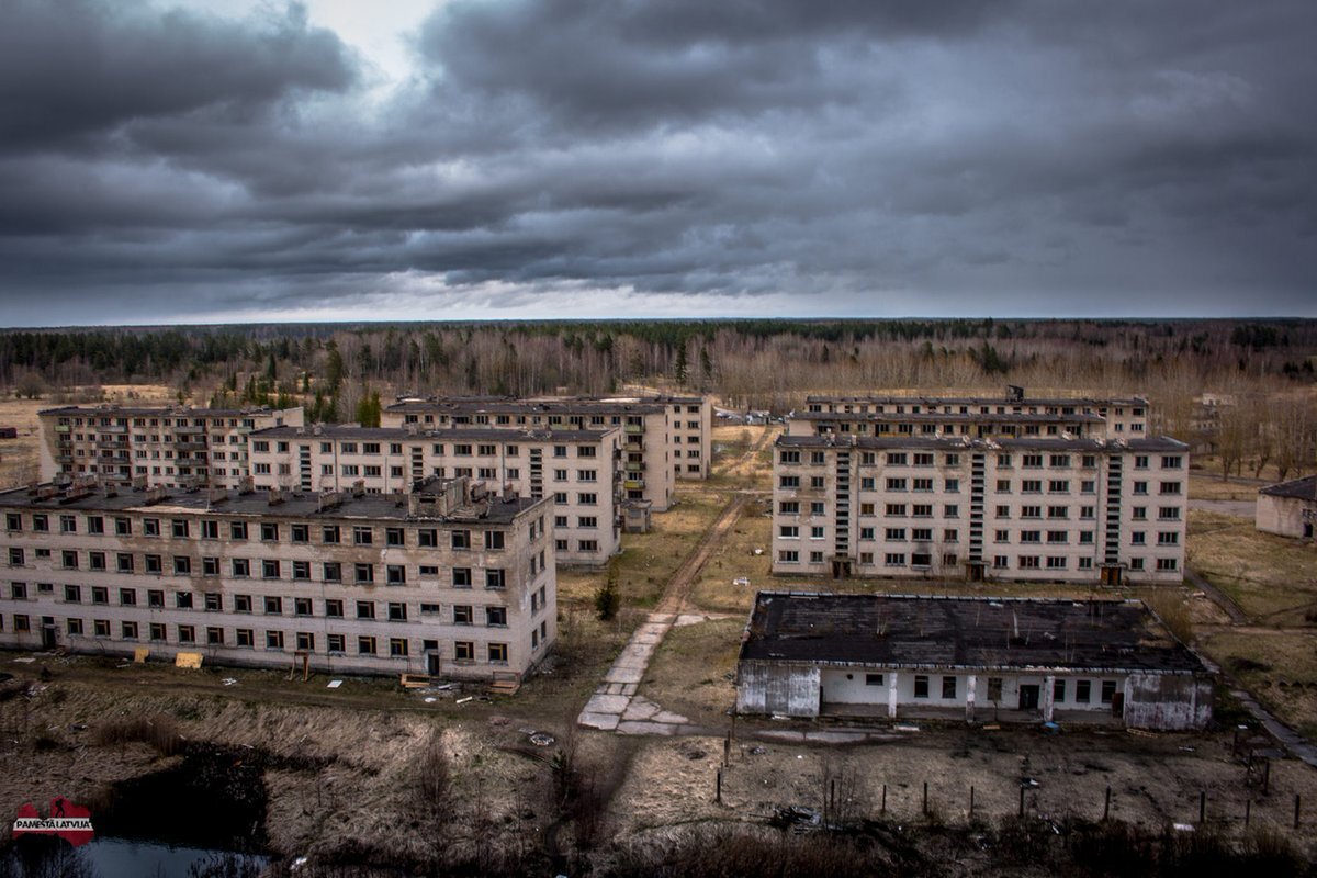 Заброшенные города ссср. Скрунда Латвия РЛС. Скрунда-1 Латвия. Скрунда военный городок. Скрунда город призрак.