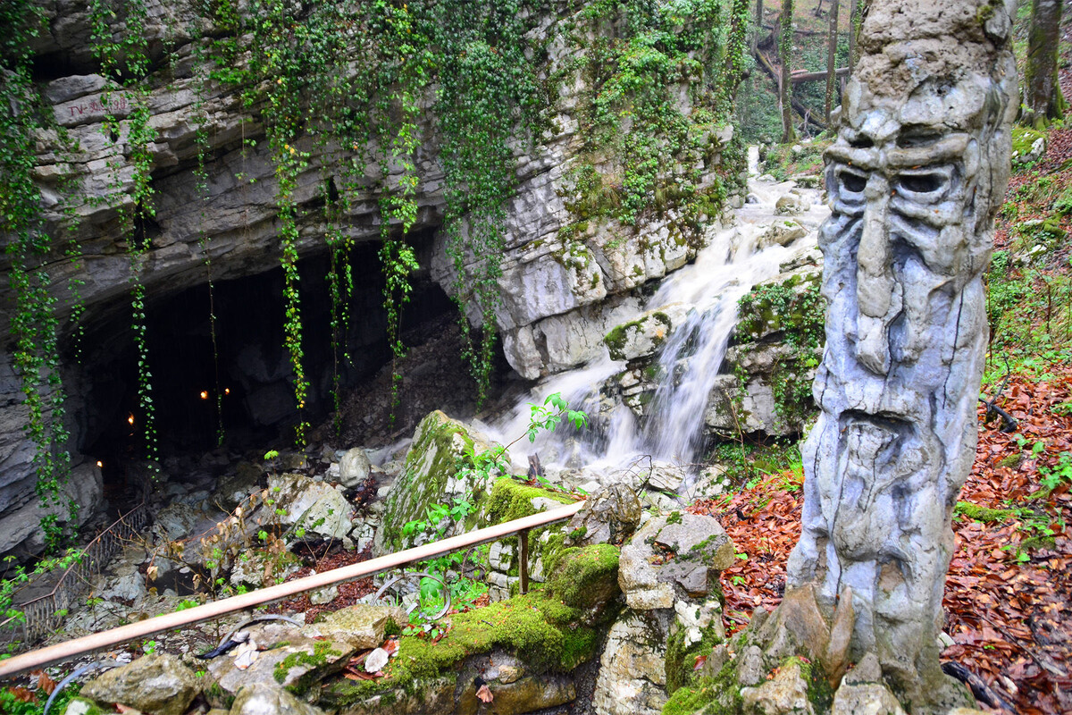 Источник фото: https://www.yuga.ru/media/e4/ae/cover_cave__2uvh869.jpg