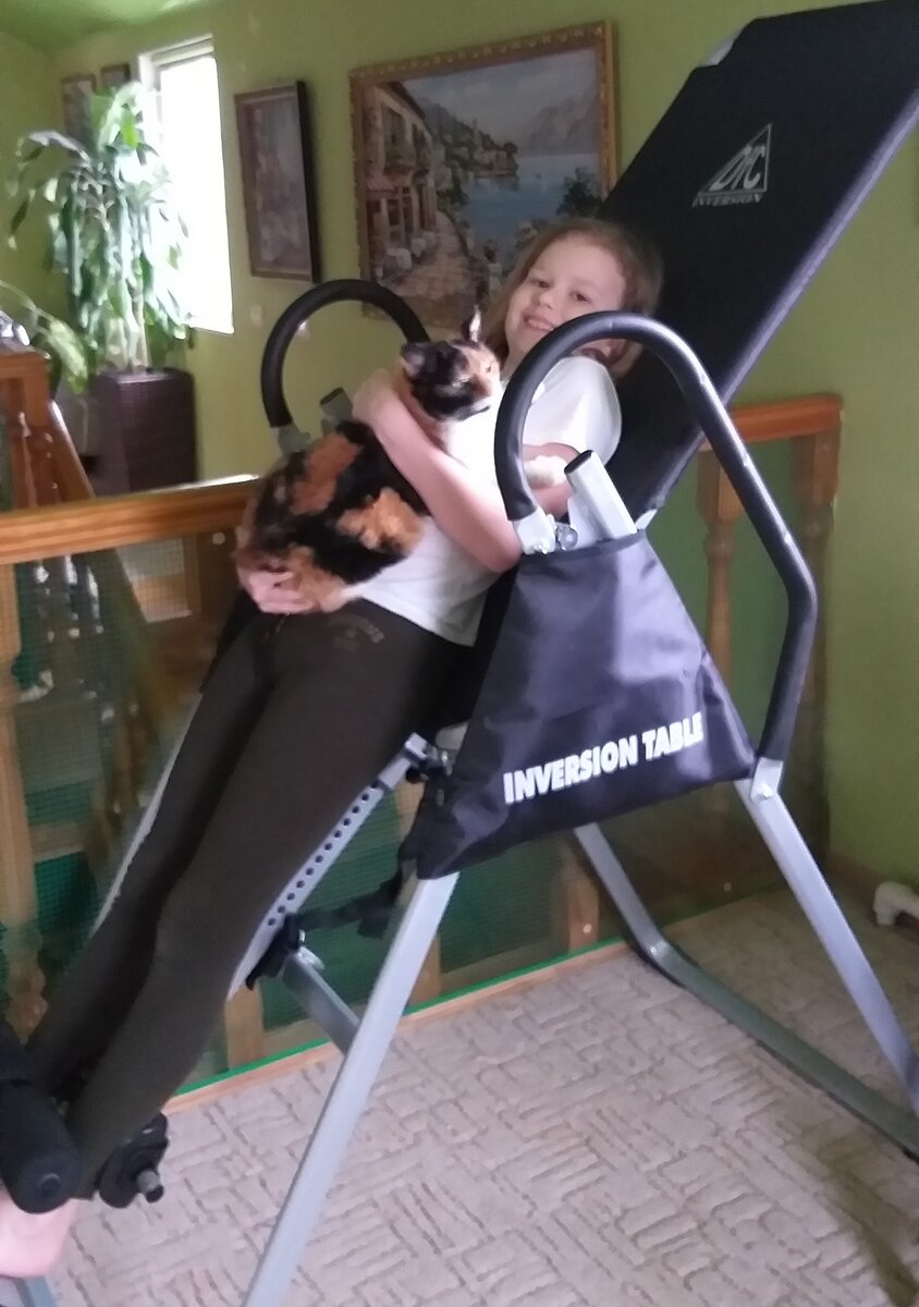 Младшей дочери тоже не терпится попробовать.