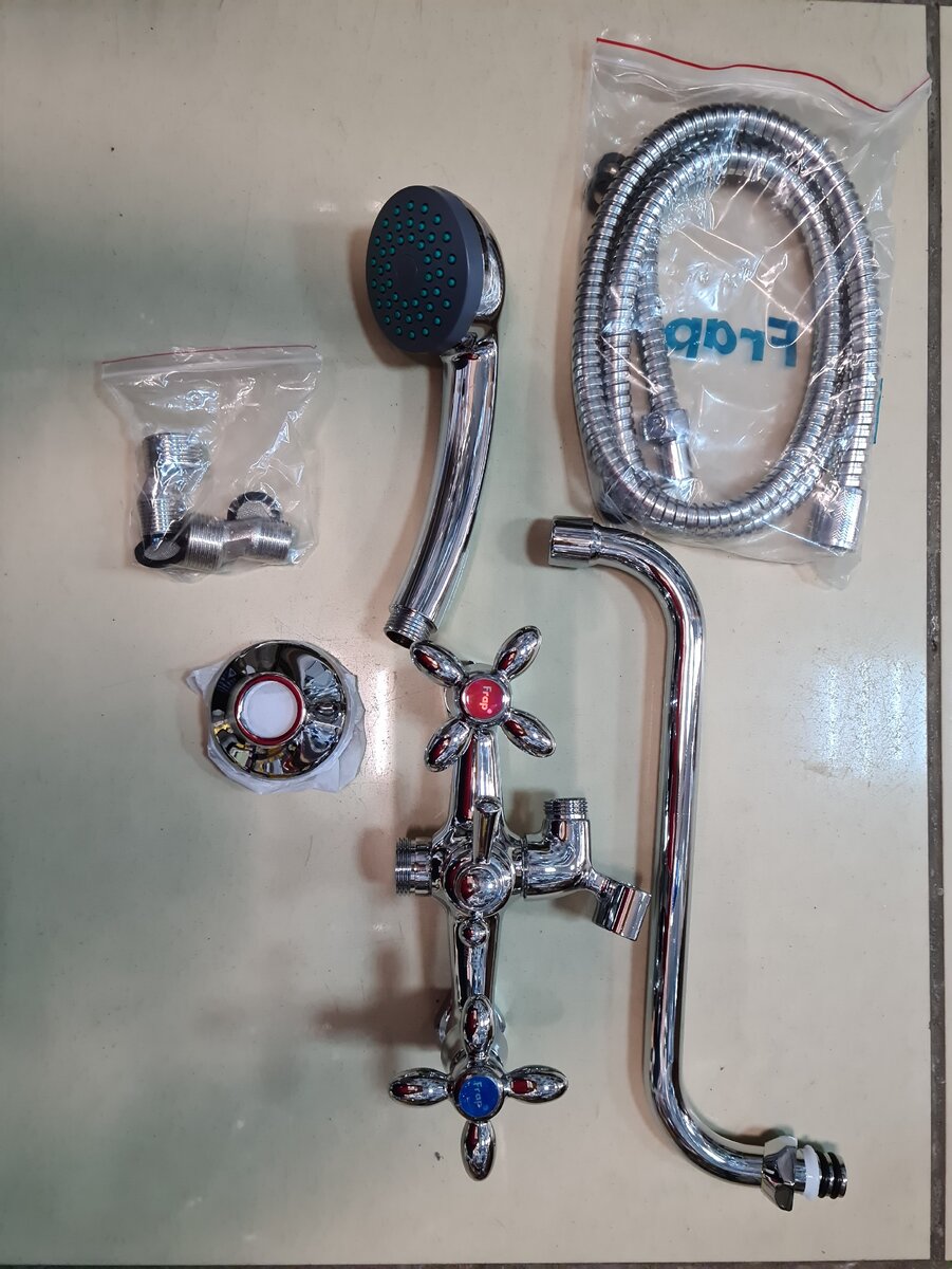 Двухвентельный смеситель с полным комплектом