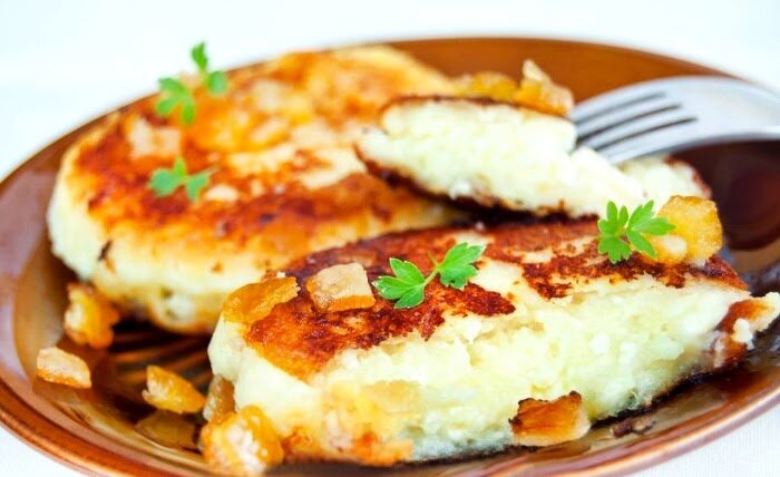 Картофельные ленивые вареники: их можно жарить и варить. И даже готовить без творога