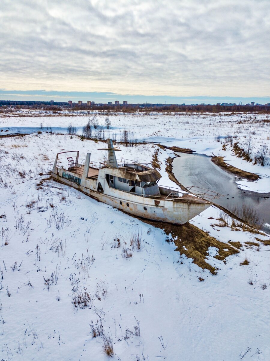2. Корабль под Дубной. Фото автора
