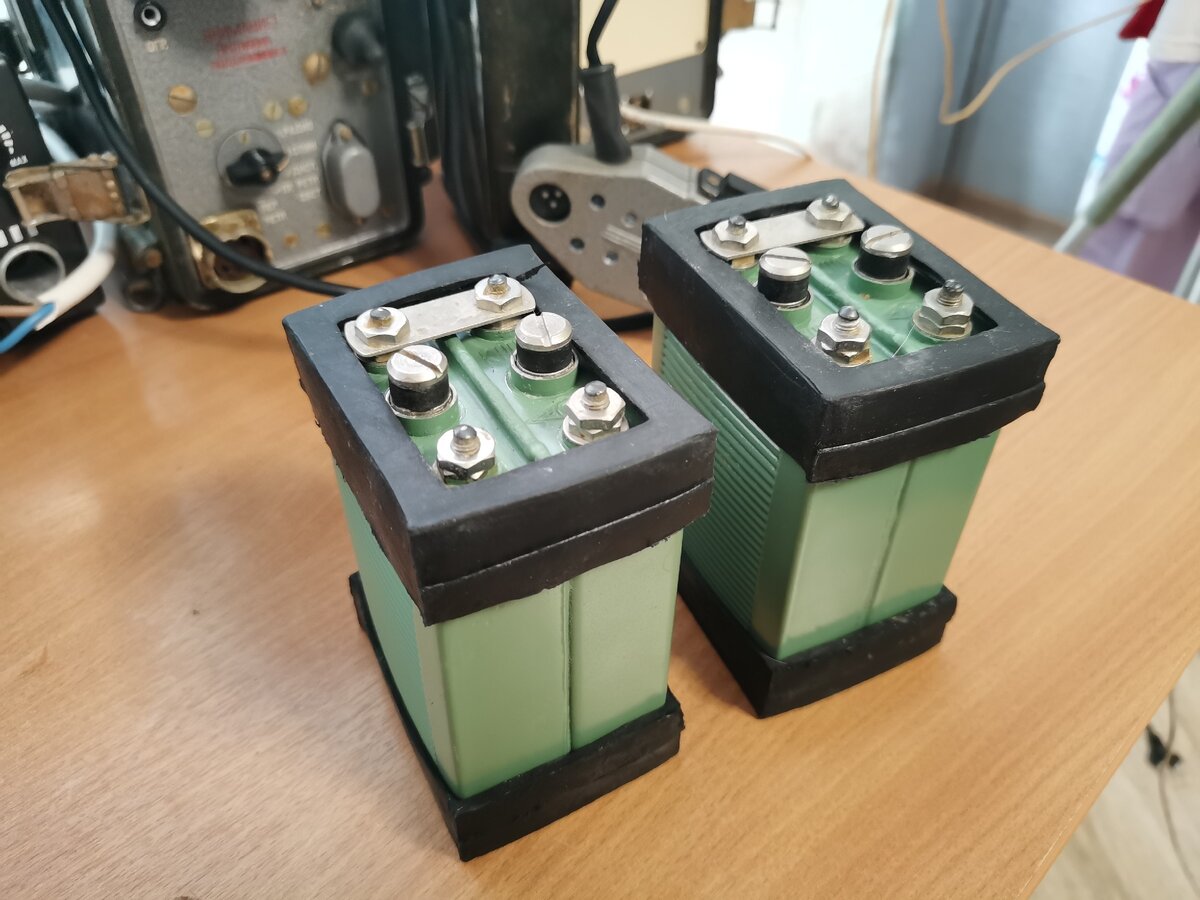 Батареи 2НКП-20. Данные батареи выпущены в феврале 1971 года и всё ещё работают!