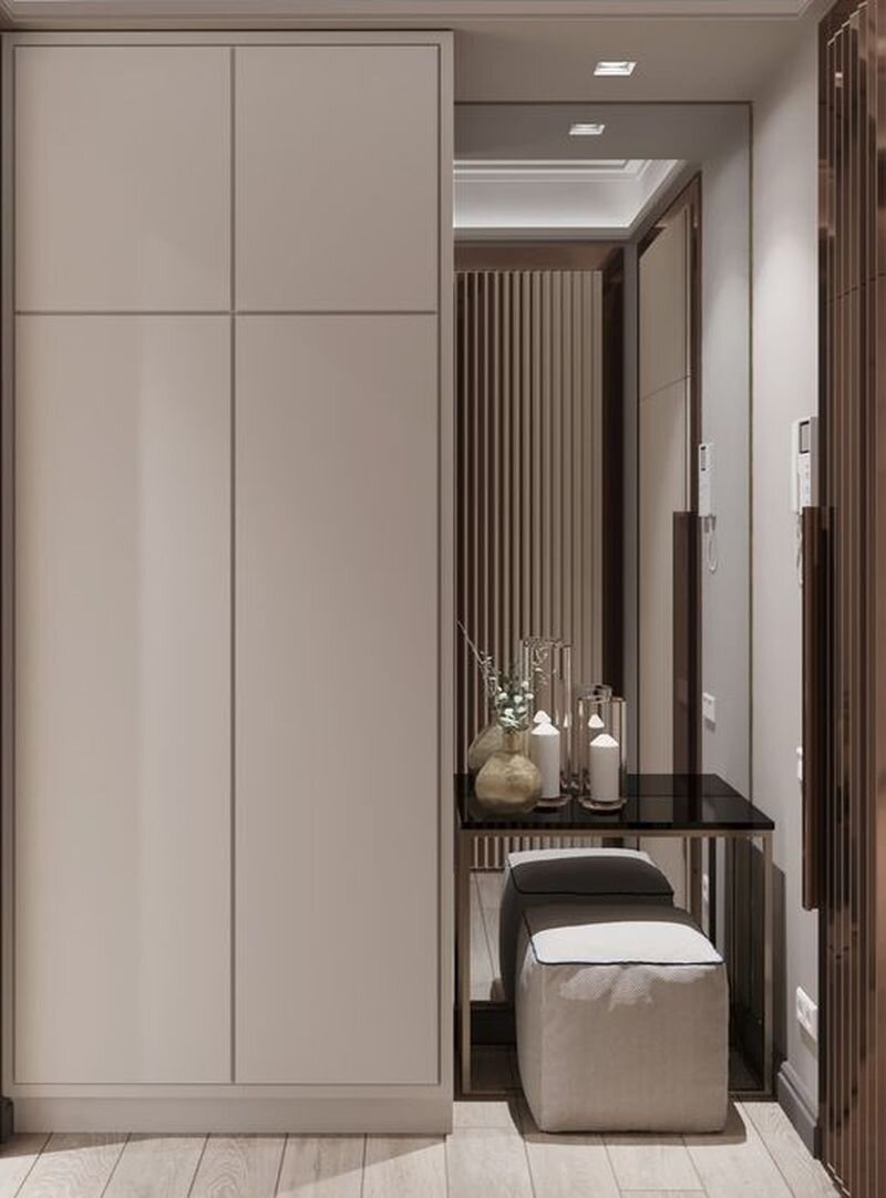 Современная прихожая-купе с антресолью и пуфом.