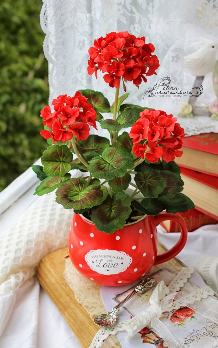 Герань красная ручной работы из фоамирана и холодного фарфора.