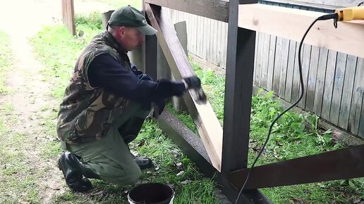 Video herunterladen: Наш старый дом с дырой в окне и без фундамента стал гостиницей! Стройка в деревне продолжается.