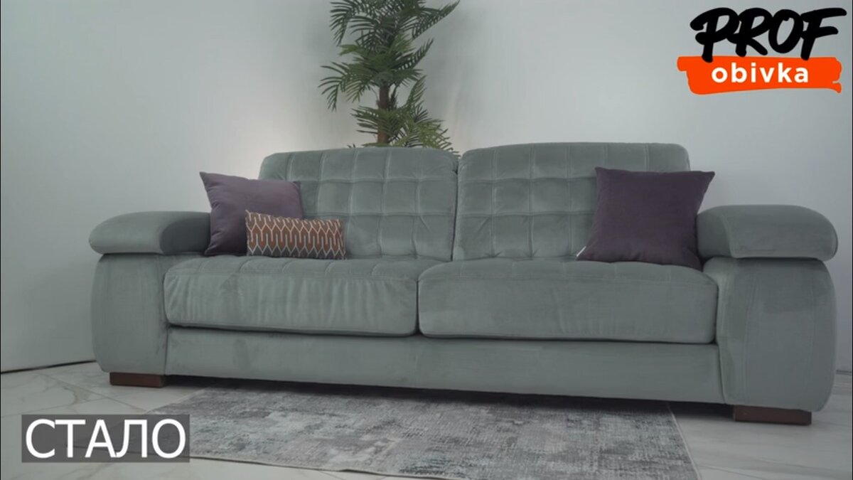 После перетяжки на текстильную обивку пастельного голубого цвета мебель выглядит уютнее и подходит к отделке
