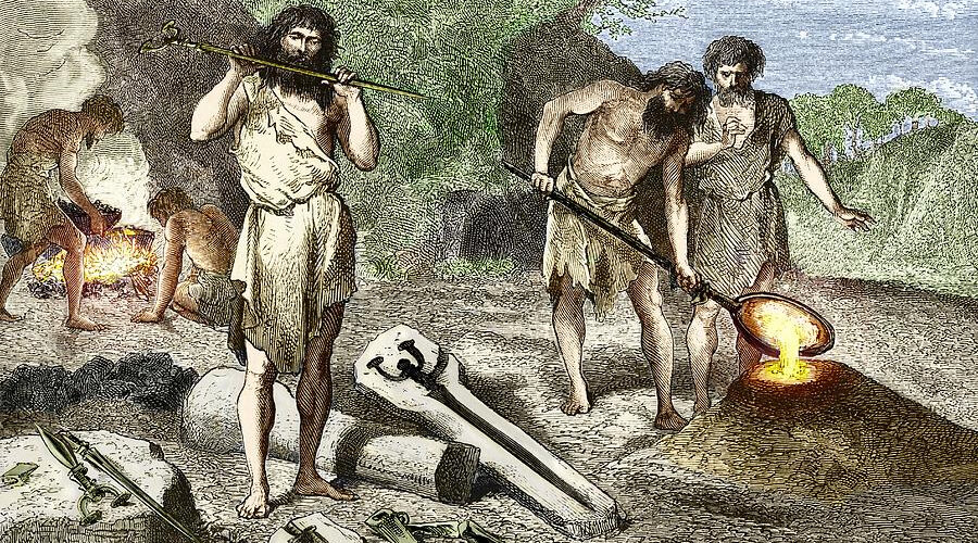 Древние люди получают металл.