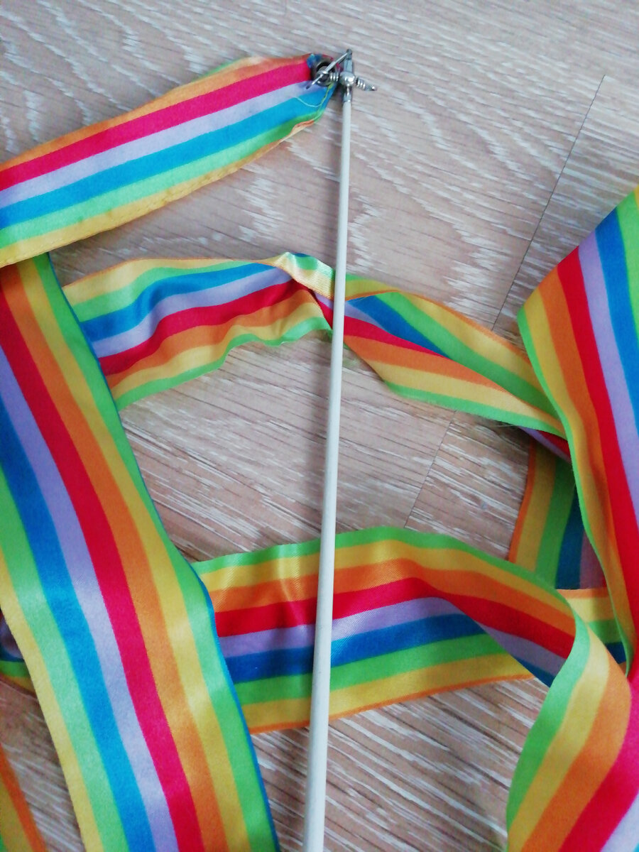 Вот, вытащила из шкафа, в ней наверно 6 метров, длина зависит от разряда гимнастки.. Фото автора. 