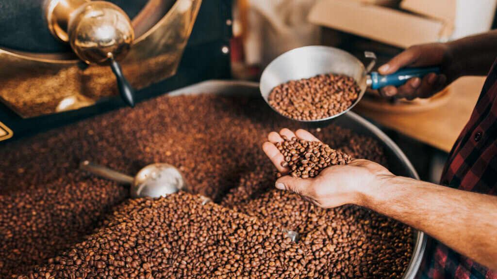 https://coffeekinmana.com.ua/wp-content/uploads/2017/06/roast-coffee-kinmana-bg-2.jpg
