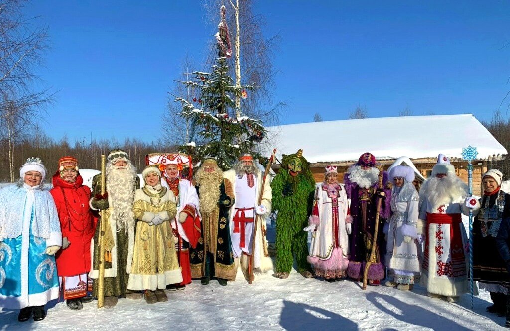 Йӱшто Кугыза из Марий Эл принял участие в фестивале национальных дедов морозов «Прощай, зима». Об этом сообщает администрация Йошкар-Олы. 
Мероприятие впервые прошло в Чувашии, в резиденции чувашского Деда Мороза. На фестивале собрались Якшамо Атя из Мордовии, Кыш Бабай из Башкирии, Тол Бабай из Удмуртии, Хель Мучи из Чувашии и марийский Дед Мороз — Йӱшто Кугыза.

Посетители фестиваля смогли участвовать в интерактивной программе «По тропинкам сказочного леса», в которую входили различные игры, мастер-классы, фотосессии, хороводы и другое. Сказочные герои вместе с Дедами Морозами помогали развлекать гостей. 

Фото: администрация Йошкар-Олы 