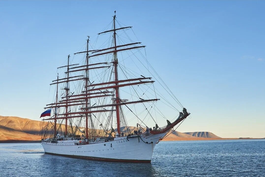 Морской порт п. Эгвекинот. Парусник "Седов" © Роман Малыхин