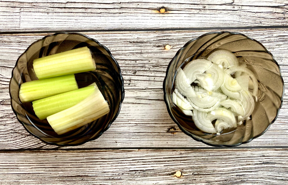 Очень вкусный салат из остатков любого жареного мяса. Его «изюминка» — в  оригинальной заправке | КАФЕ-ШАФРАН | Дзен