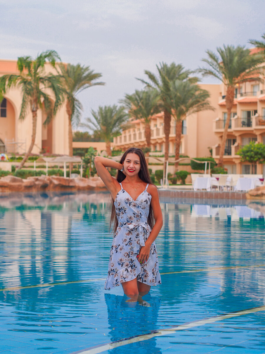 Этот бассейн без подогрева, но из без людей