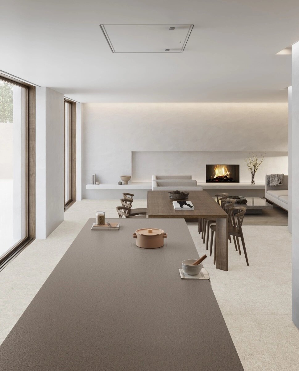 Простота и натуралистичная текстура покрытий для стен и пола