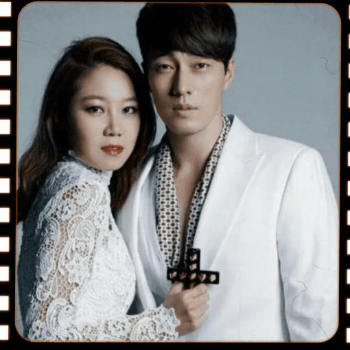 Слайды: кадры из дорамы "Властелин Солнца ". В  главных ролях Со Джи Соп и Гон Хе  Чжин.  2013 год.