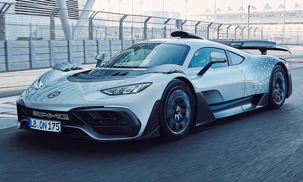 Mercedes-AMG One: создан для гоночного трека, но имеет и допуск на дороги общего пользования о чем говорит номерной знак на предусмотренном для него месте