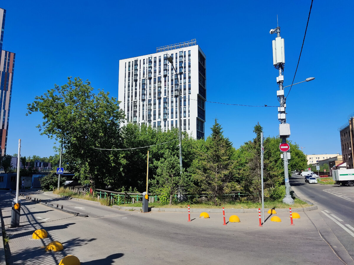 Вход с западной стороны и начала открытой части канала