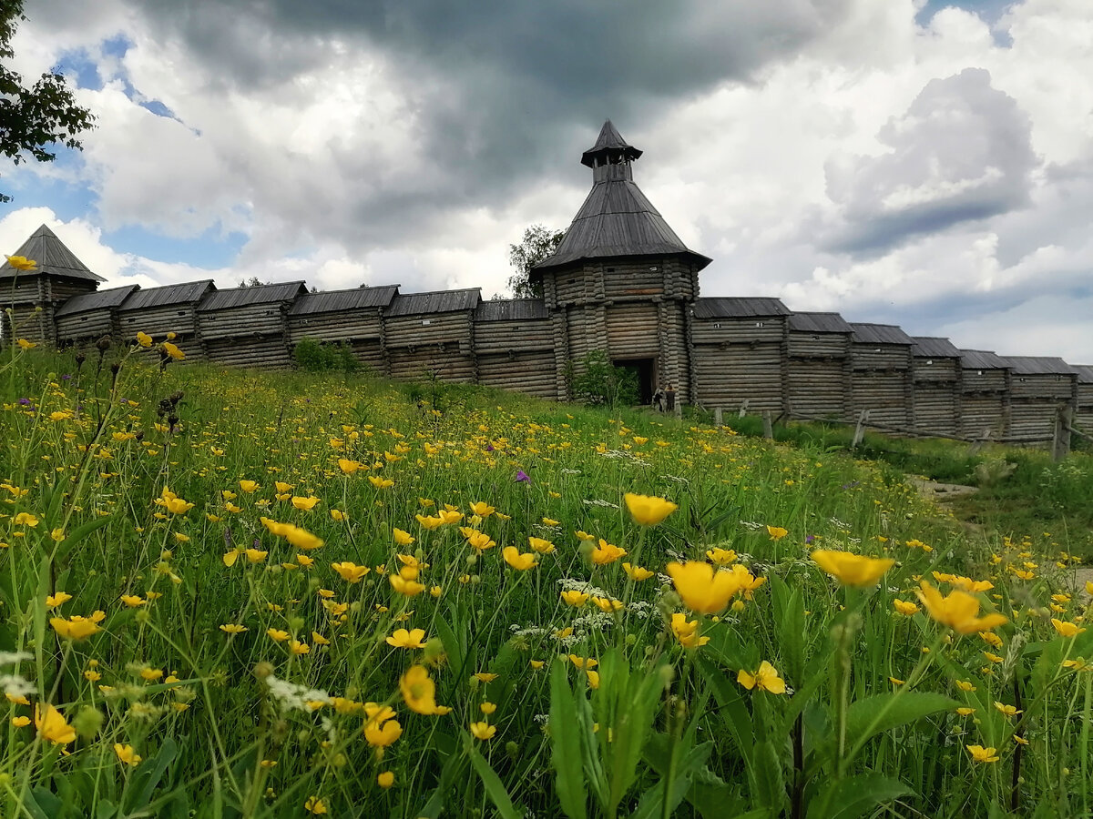 Миленько, правда? Понимание того, что всё это не настоящее, не избавляет от ощущения перемещения во времени. 