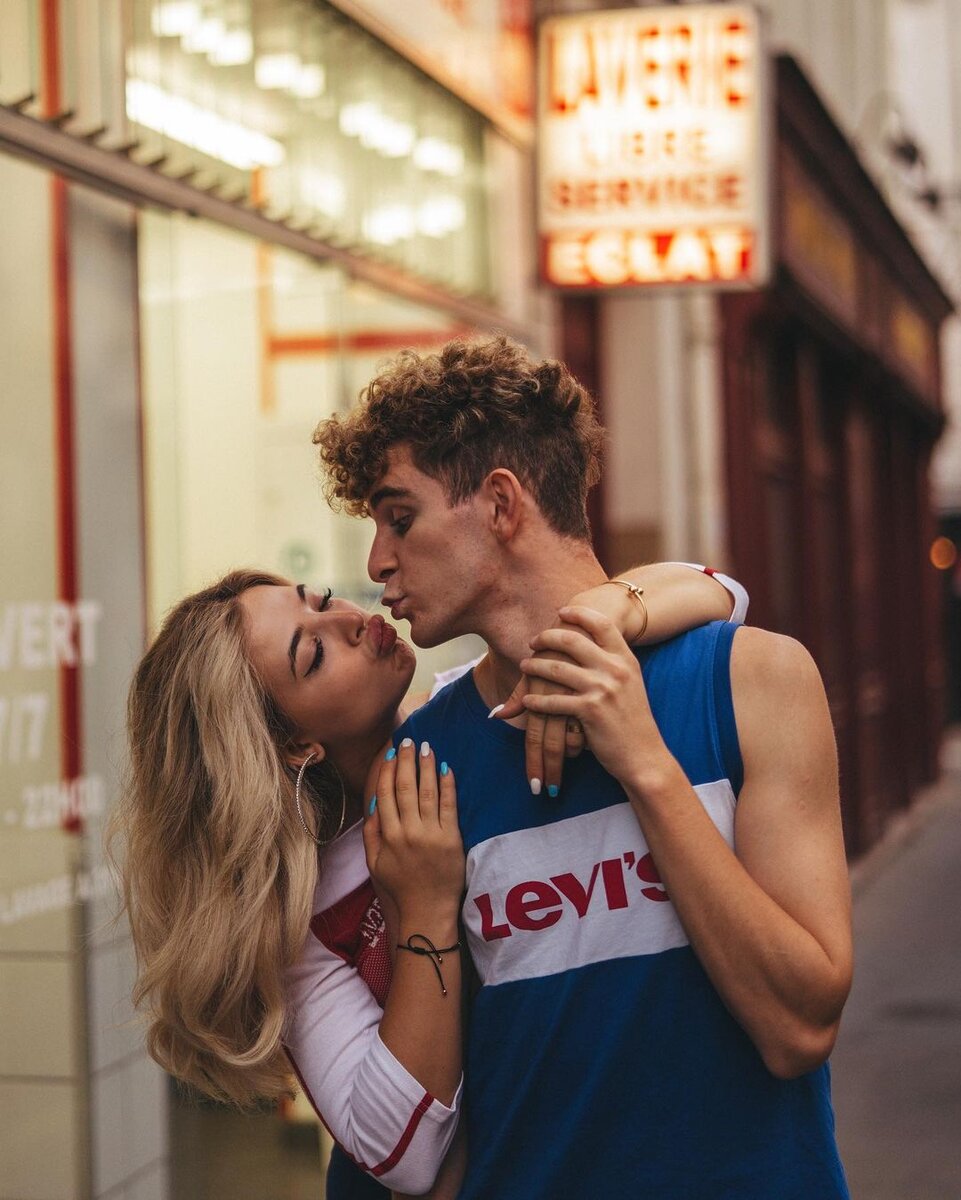    Аня Pokrov и Артур БабичСоцсети