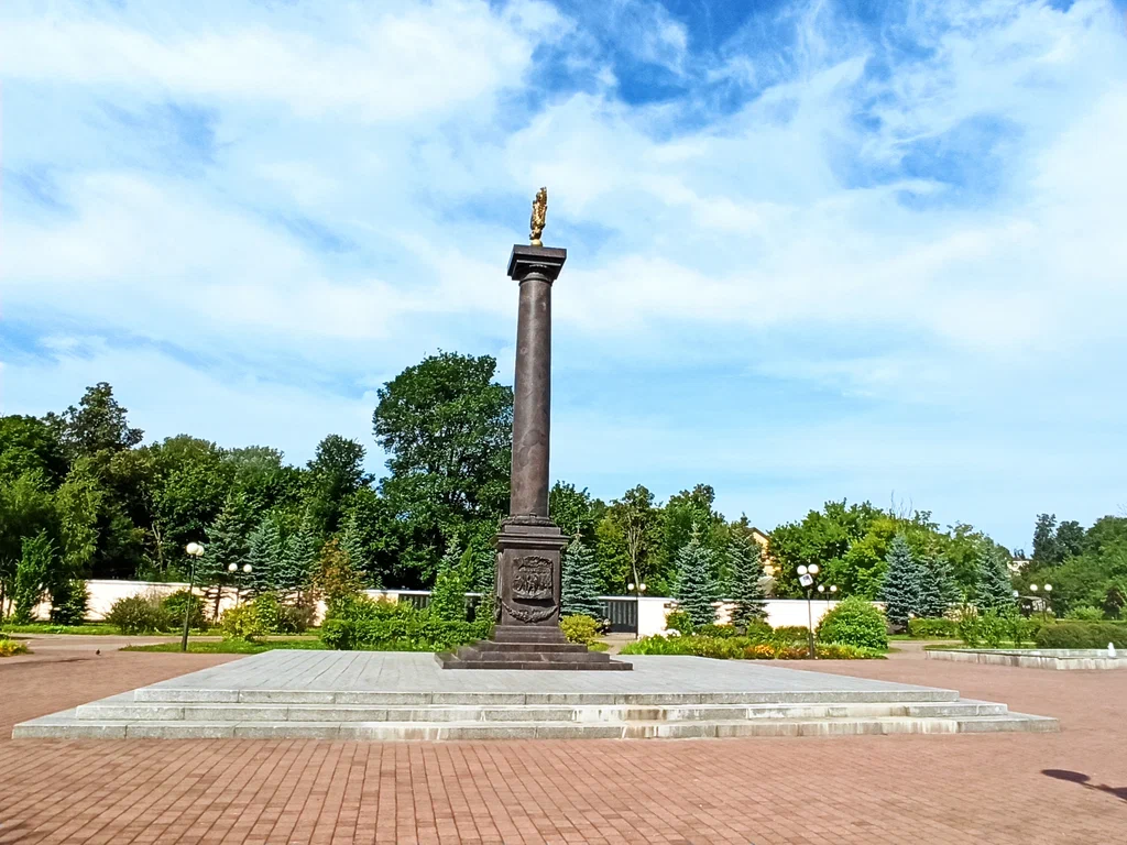 Козельск. Площадь воинской славы Козельск. Козельск Стелла. Козельск город воинской славы. Стелла Козельск город воинской славы.