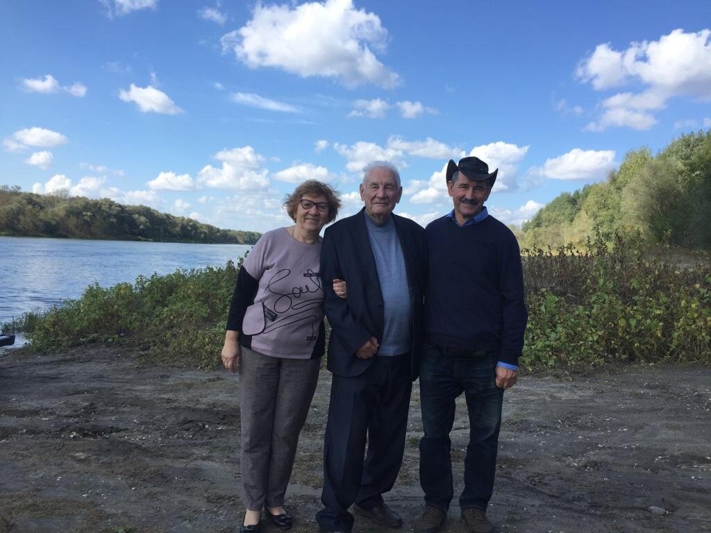Евгений Николаевич Седов с дочерью Натальей и сыном Андреем.