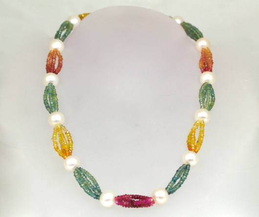 Ожерелье из сапфиров и жемчуга.