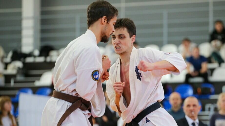     Сборная Хабаровского края по кёкусинкай стала лучшей на чемпионате и первенстве ДФО.