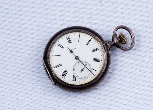 Часы «В.Габю», принадлежавшие В.И. Сурикову. XIX в. Серебро, металл, стекло.