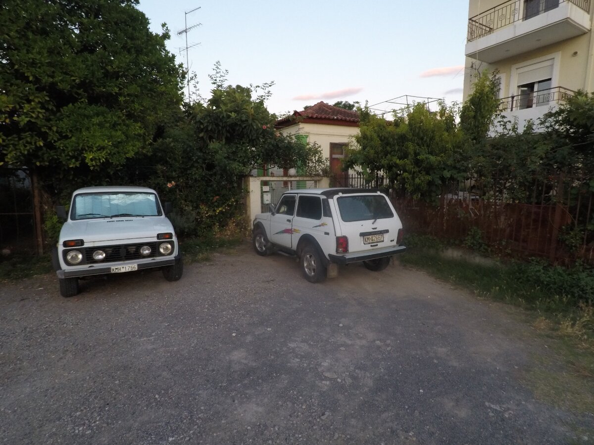 Было приятно встречать на дорогах творения нашего автопрома. Ниву