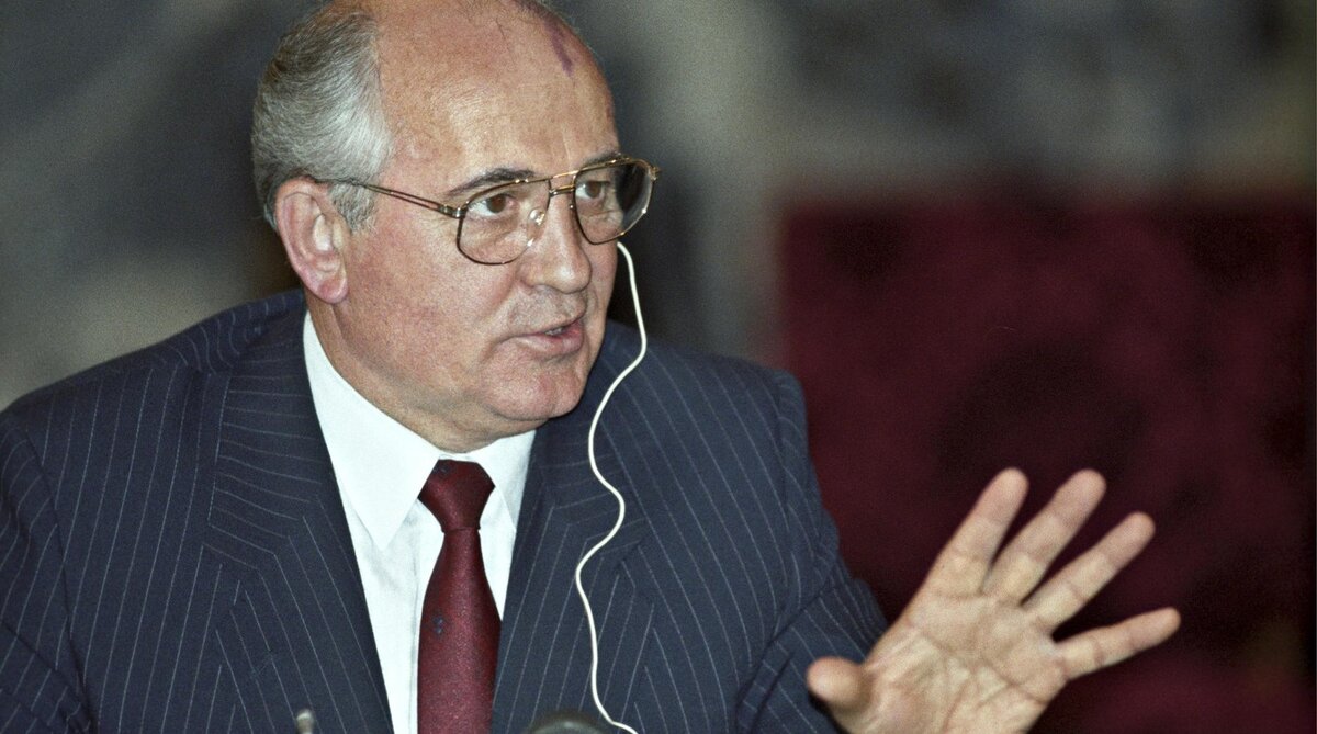 Михаил Горбачев