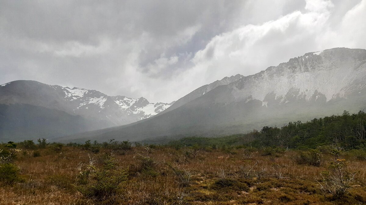 Дождь у подножия ледника Мартиаль