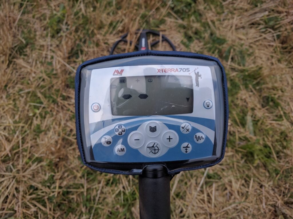 Терра 705 видео. Металлоискатель минелаб 705. Minelab x-Terra 705. Минелаб х Терра 705. Металлоискатель x-Terra 705.