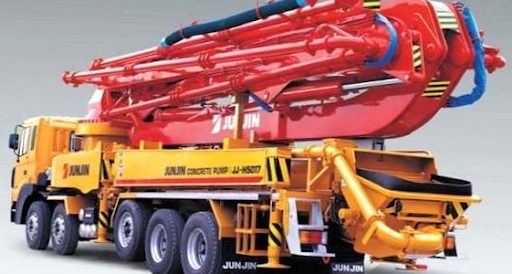 на рынке аренды бетононасосов представлены машины с длиной стрелы от 15-62 м.