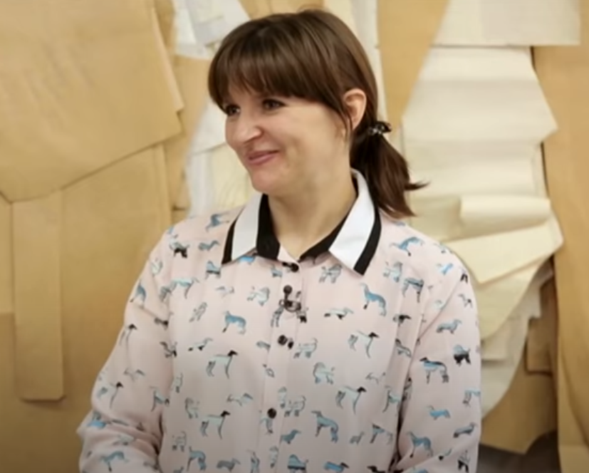 Люда работает закройщицей